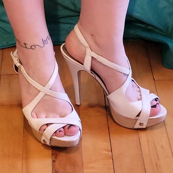 White Guess Heels - Picture 4 of 4